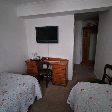 Avon Manor Guest House Lee-on-the-Solent Exterior photo