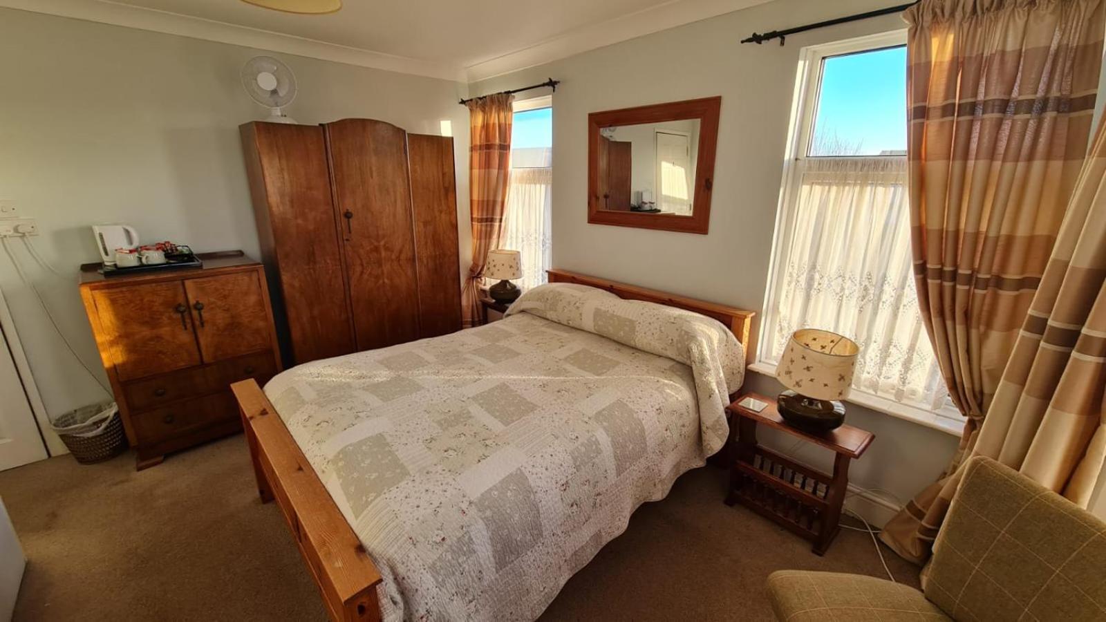 Avon Manor Guest House Lee-on-the-Solent Exterior photo