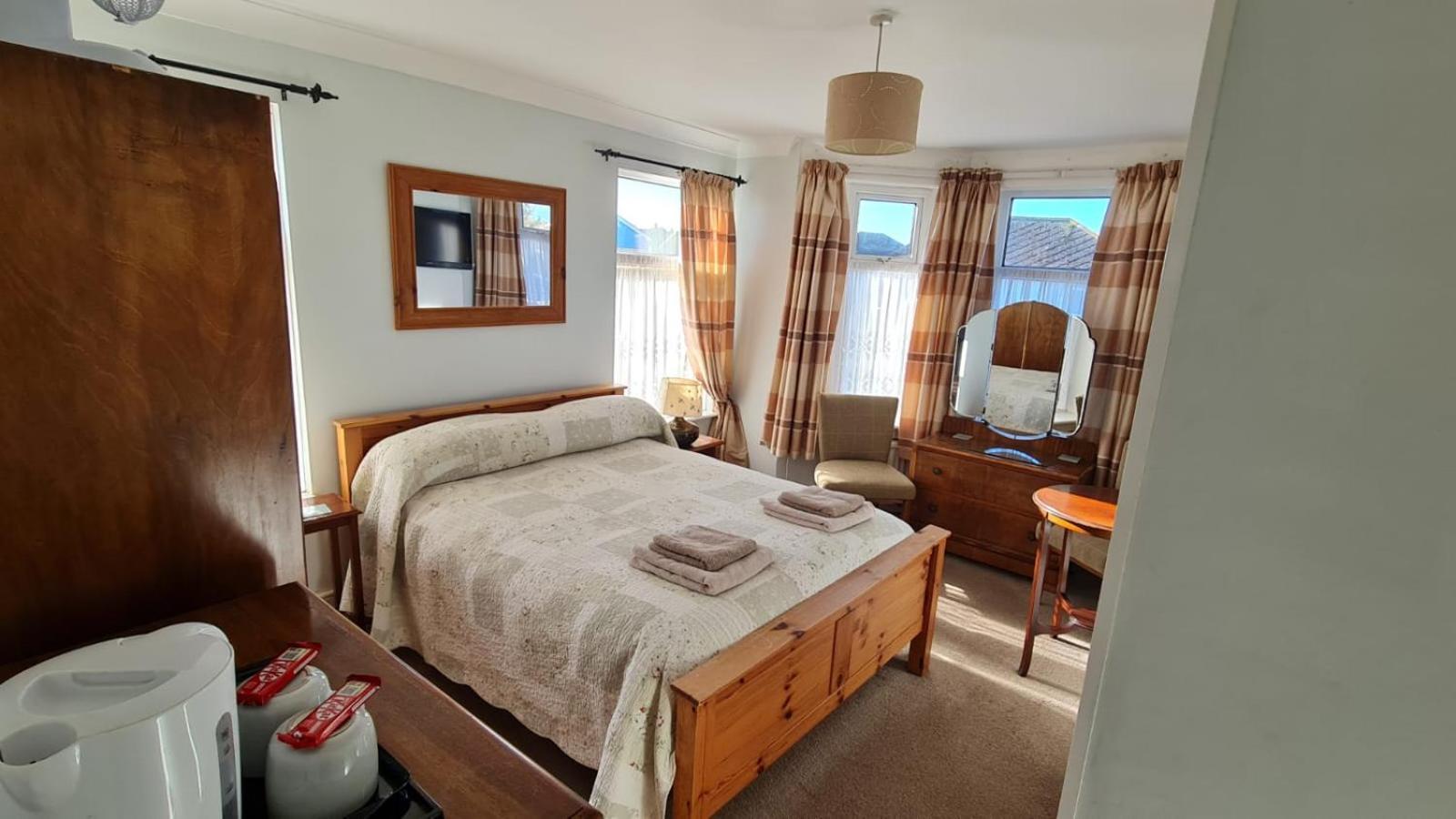 Avon Manor Guest House Lee-on-the-Solent Exterior photo